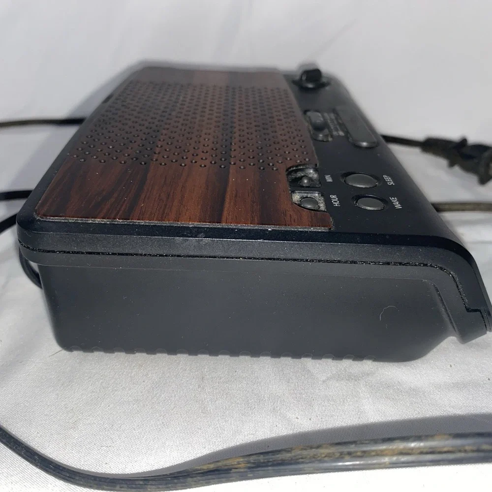 Vintage GE Digital Alarm Clock Radio AM/FM 7-4613A Woodgrain Please Read Descrip